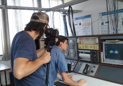 6. Téc. Guillermo Gancio muestra el programa de observación para pulsares de la Antena I