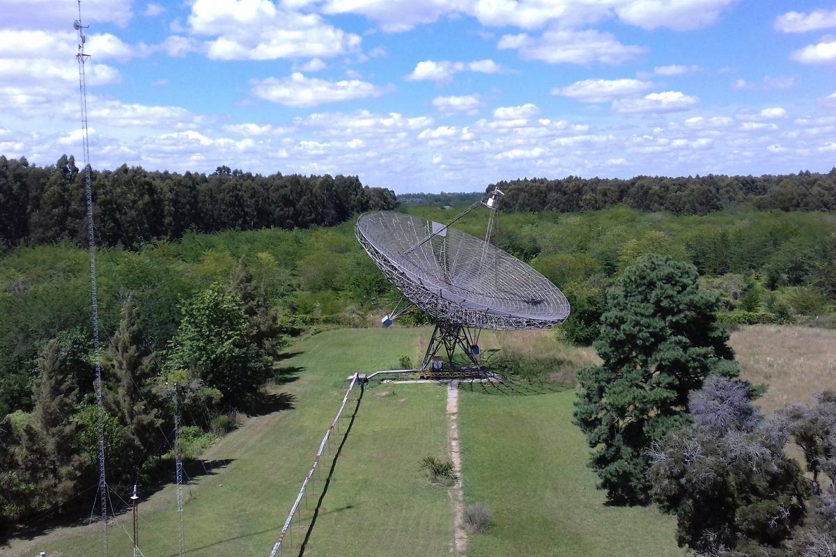 Puesta en marcha y calibración de los radiotelescopios del IAR