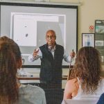 Udaya Shankar en Jornada de Radioastronomía en el IAR