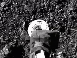 Esta serie de imágenes muestra el campo de visión de la cámara SamCam cuando la nave espacial OSIRIS-REx se aproximó a la superficie del asteroide Bennu y lo tocó para recoger una muestra. Las imágenes fueron tomadas el 20 de octubre de 2020. Crédito: NASA/Goddard/Universidad de Arizona